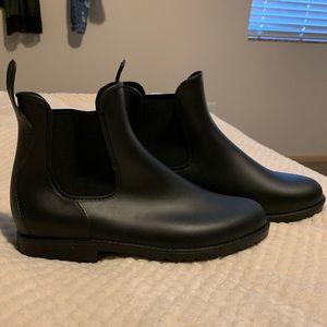 NEVER WORN rain boots